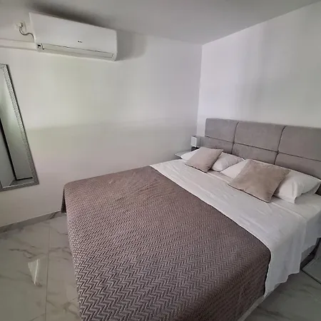M&m * Baška